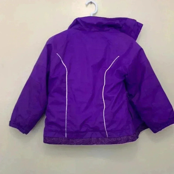 Crush winter coat w storm cuffs &  Velcro, front zip with Velcro, secure pockets - Picture 3 of 6